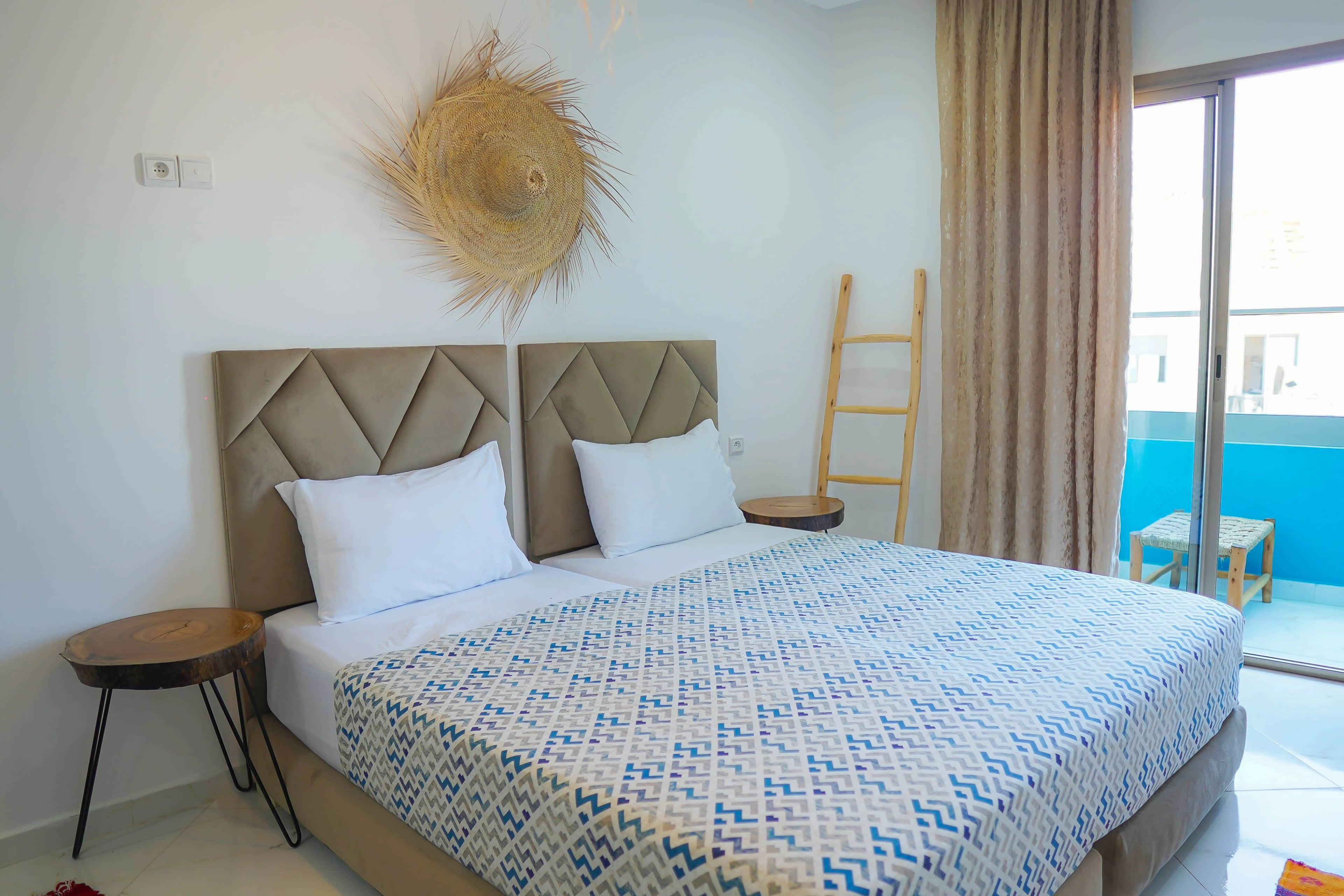 Nazari — Private Room with Balcony - photo 2 - Photo 1